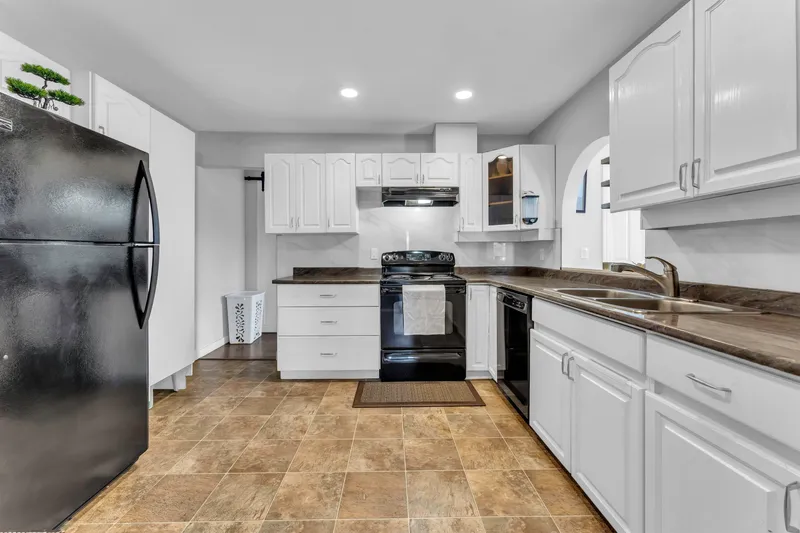 21 12172 72 AVENUE - photo 4 of 22