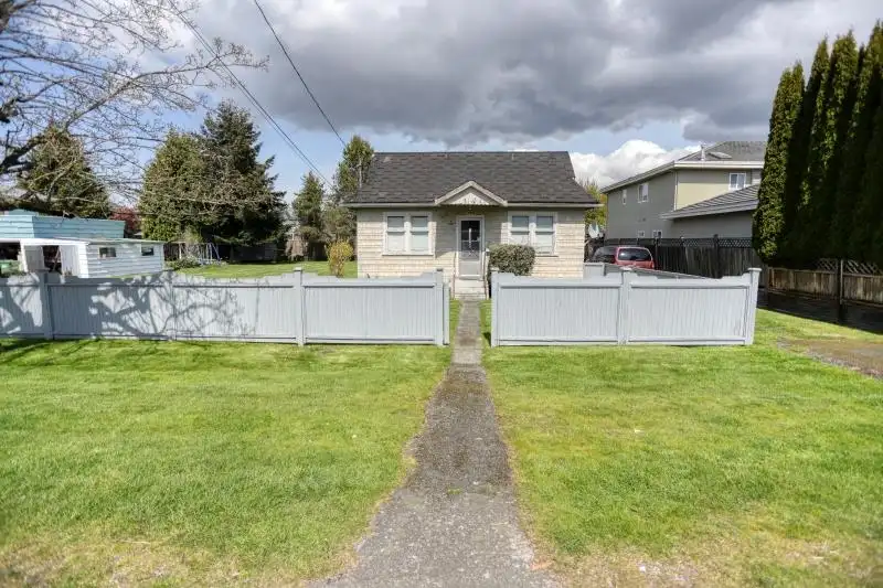 5211 MAPLE ROAD - photo 3 of 24