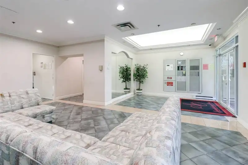 2201 6521 BONSOR AVENUE - photo 3 of 23