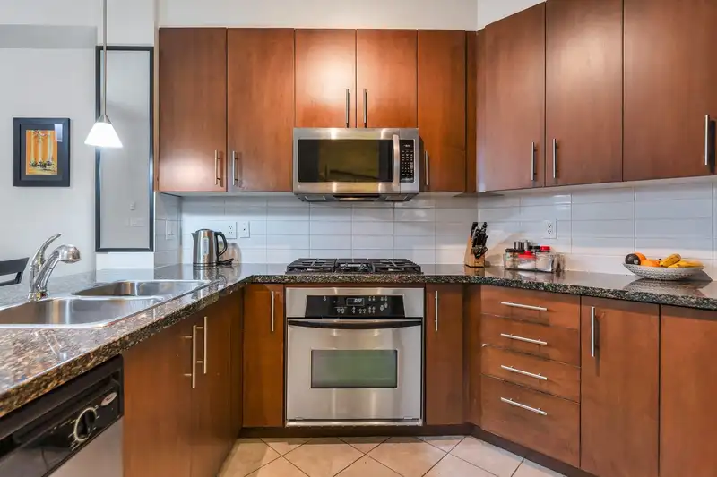 211 3551 FOSTER AVENUE - photo 4 of 35