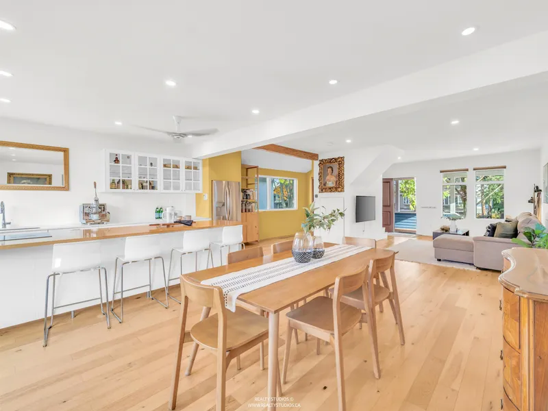 4379 WELWYN STREET - photo 3 of 25