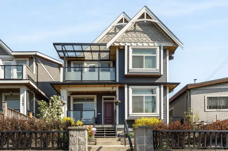 1027 STEWART AVENUE - photo 1 of 37