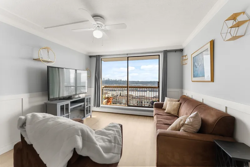 908 320 ROYAL AVENUE - photo 3 of 25