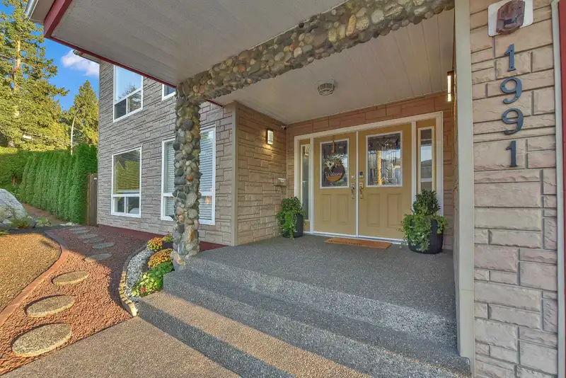 1991 SHAUGHNESSY STREET - photo 2 of 40