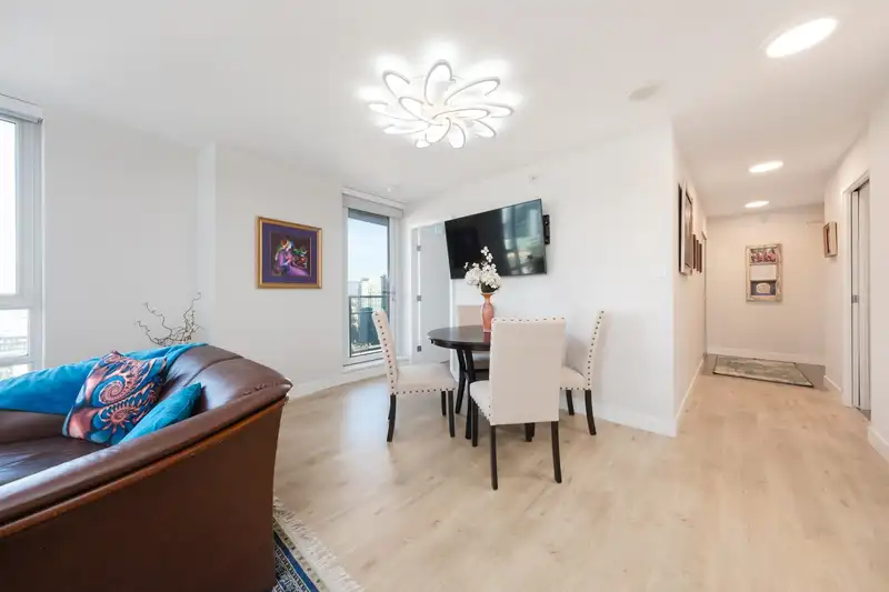 2902 233 ROBSON STREET - photo 4 of 25