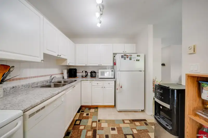 817 1310 CARIBOO STREET - photo 3 of 25