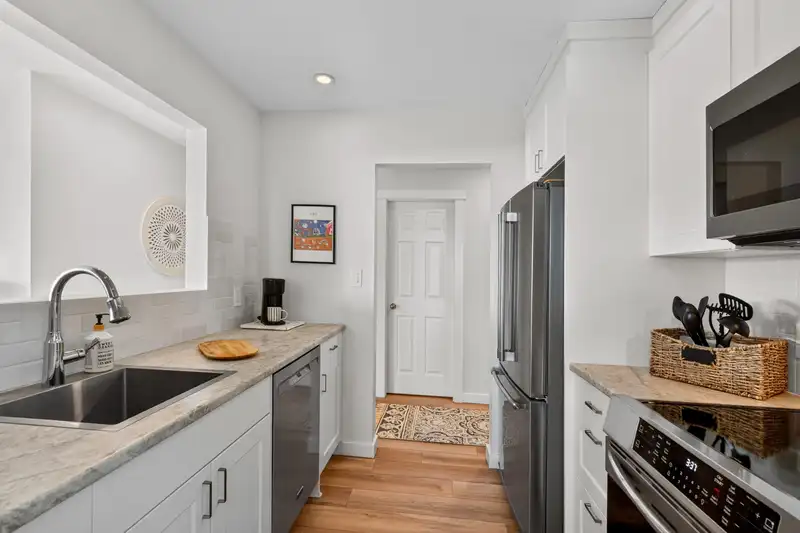 206 15080 PROSPECT AVENUE - photo 3 of 34