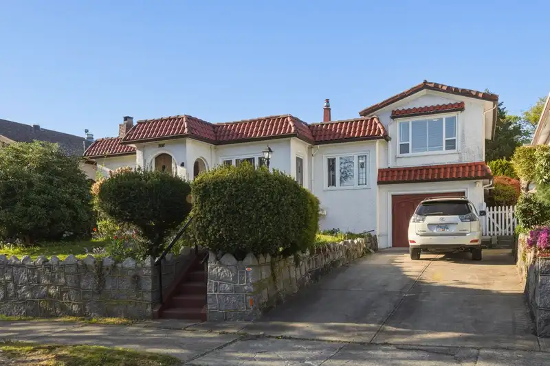 433 E 48TH AVENUE - photo 1 of 40