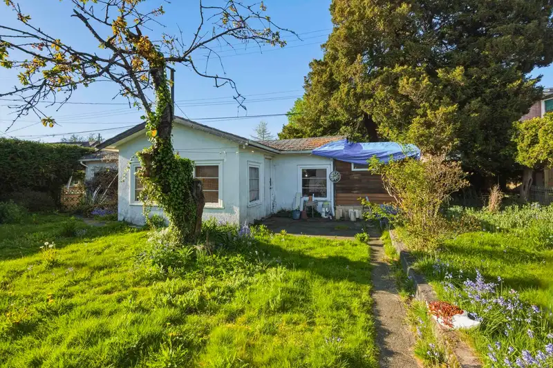 433 E 48TH AVENUE - photo 4 of 40