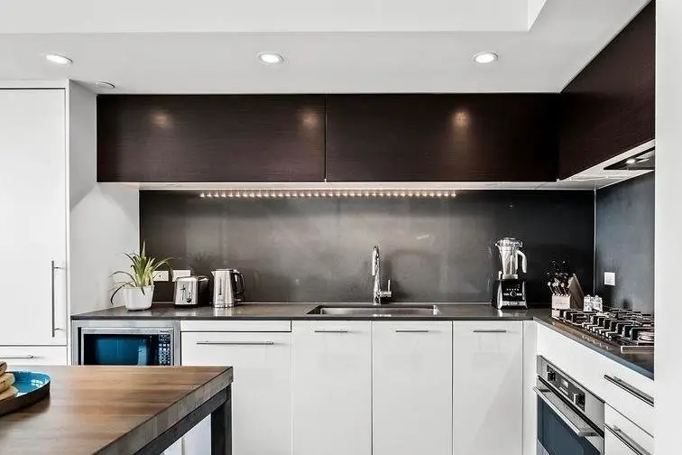 1005 150 E CORDOVA STREET - photo 2 of 18