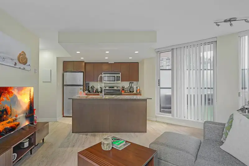 310 1212 HOWE STREET - photo 4 of 23