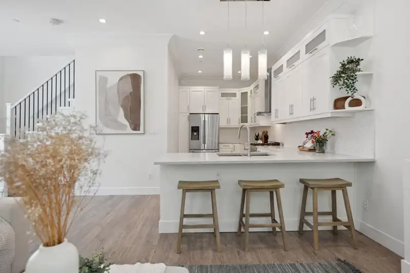 715 E 10TH AVENUE - photo 1 of 28