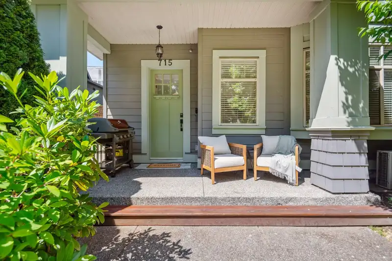 715 E 10TH AVENUE - photo 2 of 28