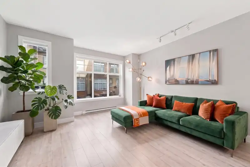 38 6088 BERESFORD STREET - photo 3 of 34