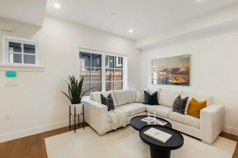 1 552 KASLO STREET - photo 4 of 25