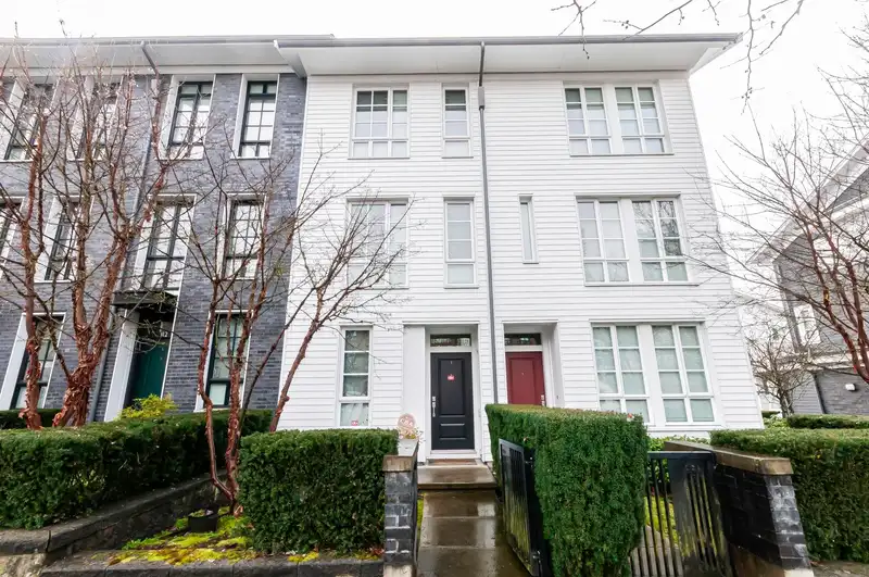 111 548 FOSTER AVENUE - photo 1 of 30