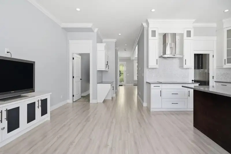 6035 138A STREET - photo 4 of 35