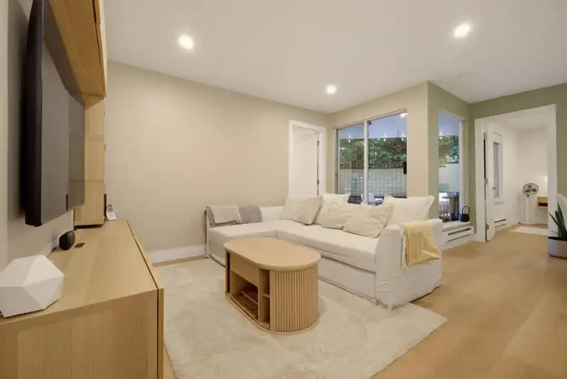 204 1345 COMOX STREET - photo 3 of 28