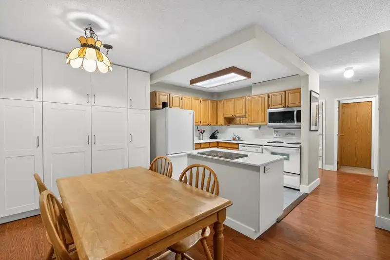 306 550 EIGHTH STREET - photo 3 of 21