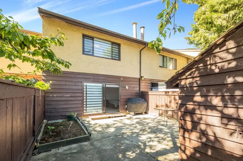 242 9454 PRINCE CHARLES BOULEVARD - photo 2 of 22