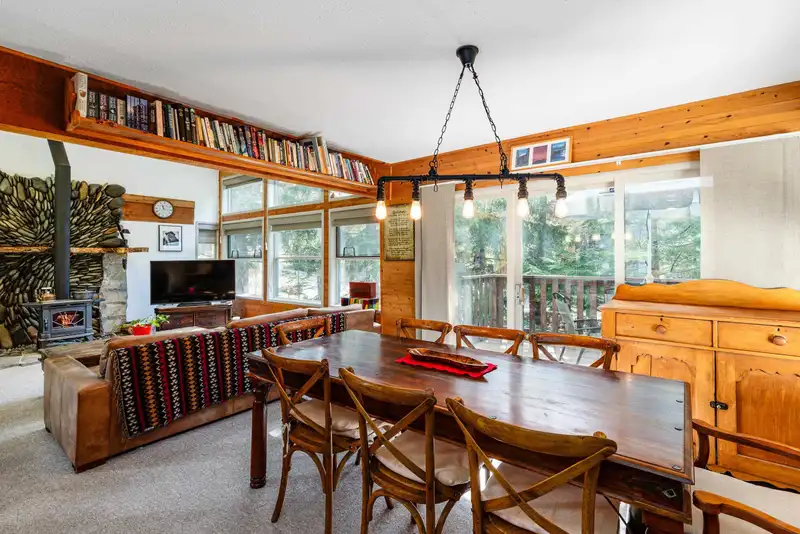 6250 EAGLE DRIVE - photo 3 of 17