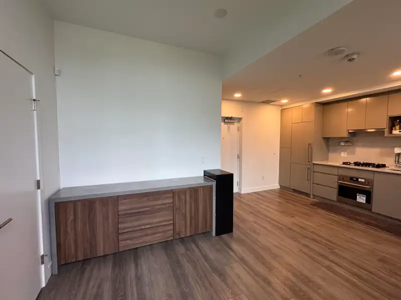 103 4433 ALASKA STREET - photo 4 of 27