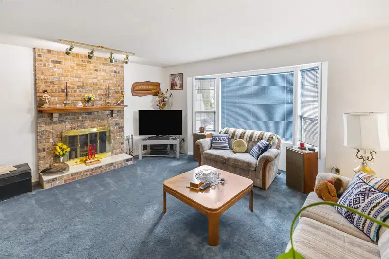 2815 DEHAVILLAND DRIVE - photo 4 of 40