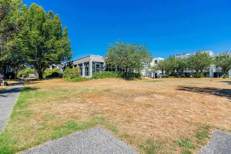 124 8620 JONES ROAD - photo 2 of 9