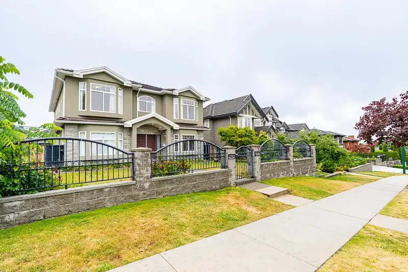 4254 CHARLES STREET - photo 2 of 37