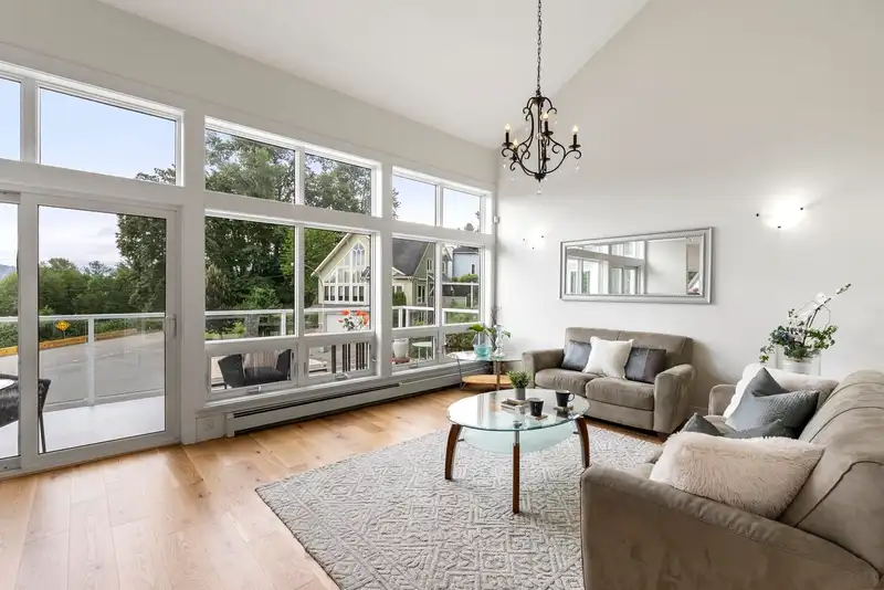 13820 116 AVENUE - photo 2 of 40