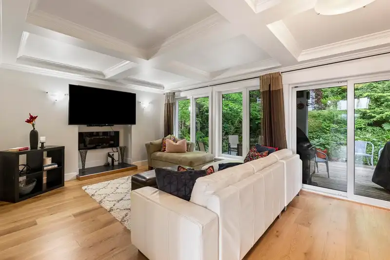 13820 116 AVENUE - photo 4 of 40
