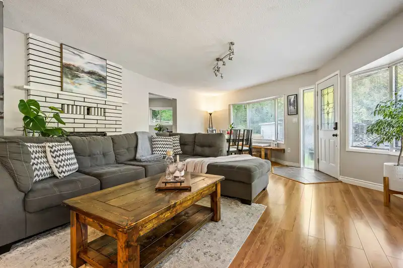 45942 SLEEPY HOLLOW ROAD - photo 4 of 33