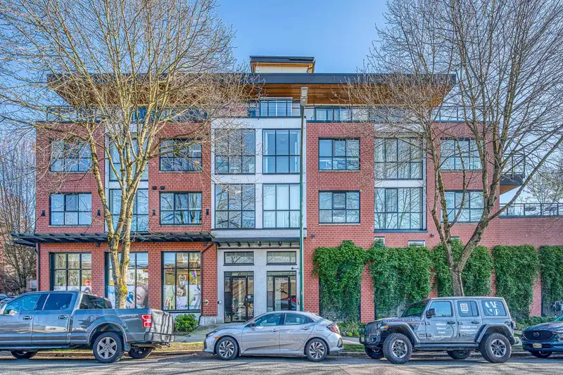 301 688 E 18TH AVENUE - photo 1 of 21