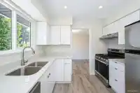 5546 MAPLE CRESCENT - thumbnail 1