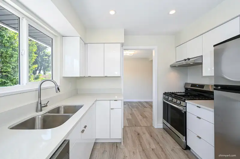 5546 MAPLE CRESCENT - photo 1 of 35