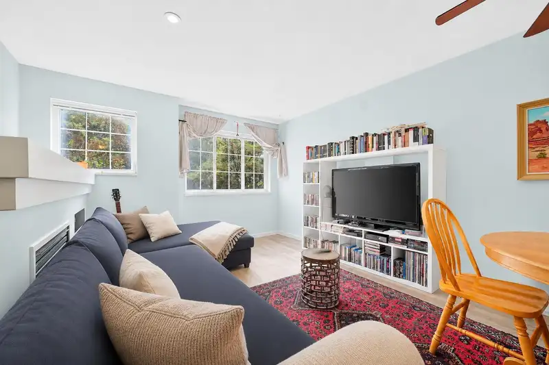 10 1561 BOOTH AVENUE - photo 2 of 15