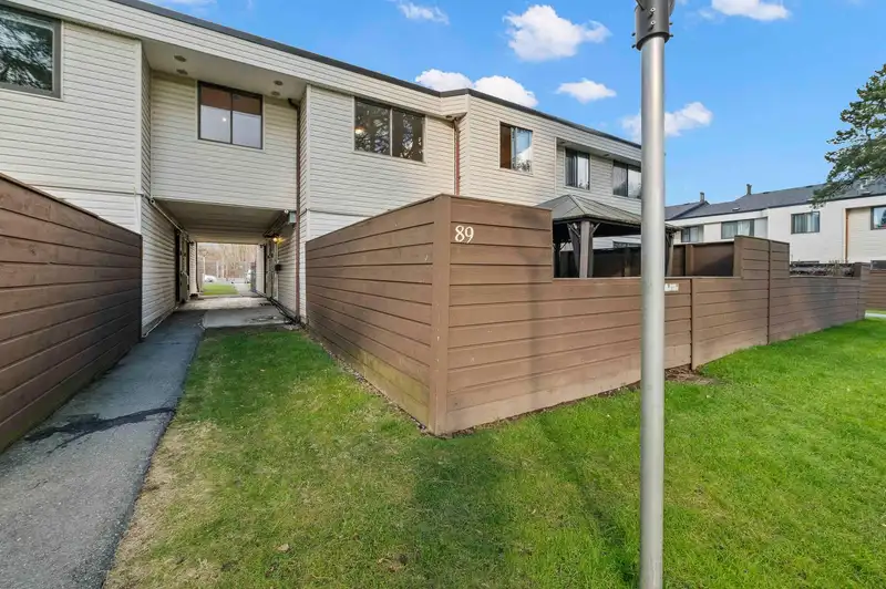89 14135 104 AVENUE - photo 2 of 39