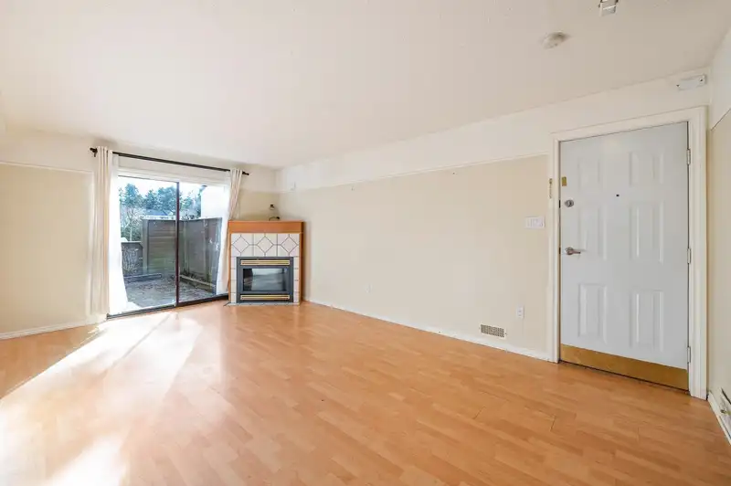 89 14135 104 AVENUE - photo 4 of 39