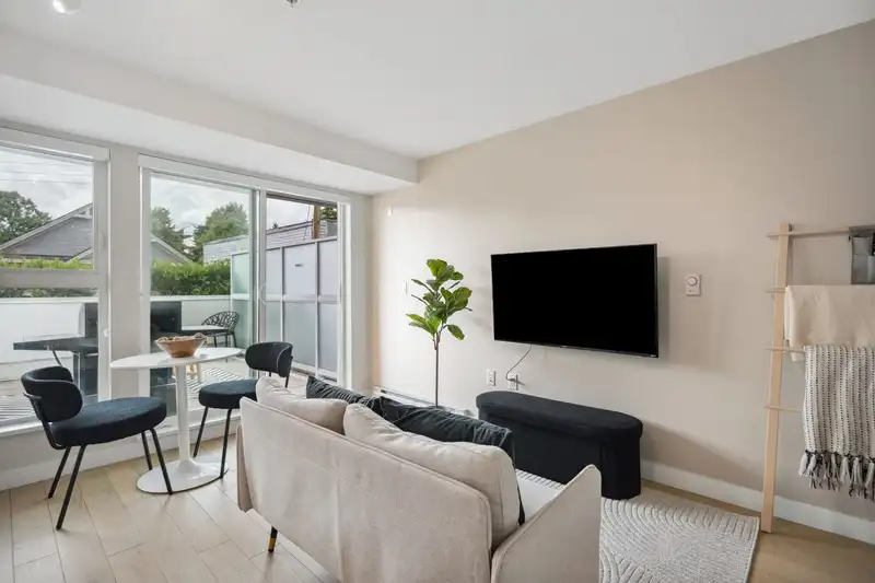 208 2508 FRASER STREET - photo 2 of 20