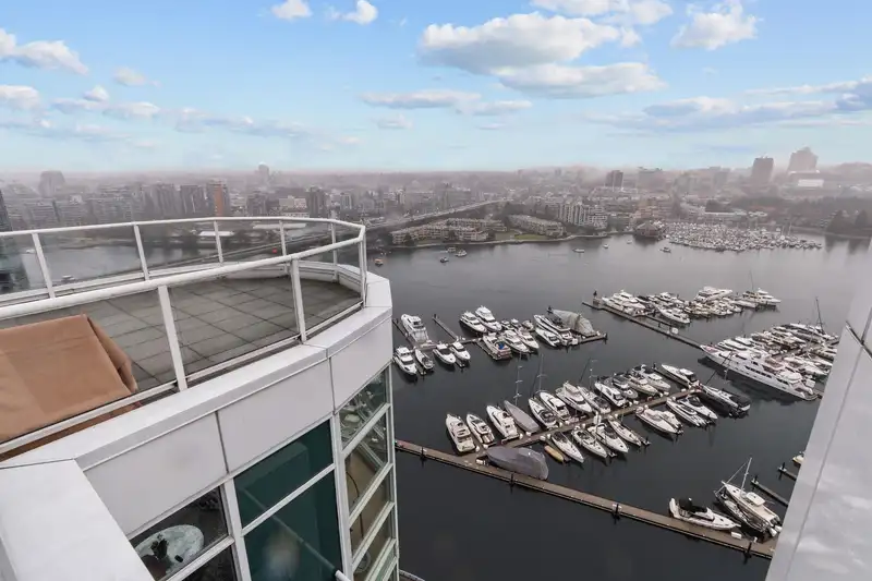 2602 1077 MARINASIDE CRESCENT - photo 3 of 38