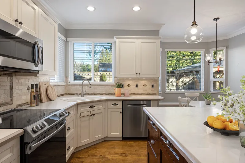 14027 BLACKBURN AVENUE - photo 4 of 25