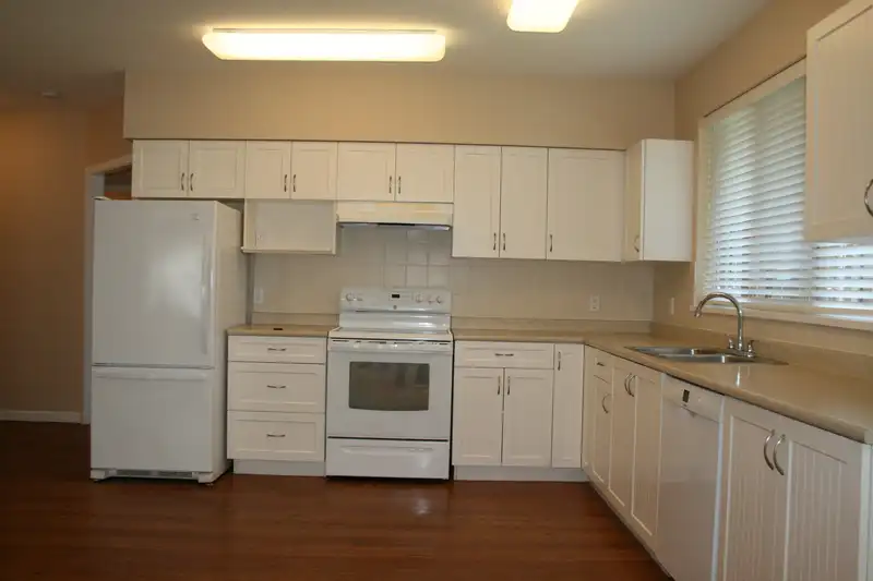 211 16068 83 AVENUE - photo 1 of 15