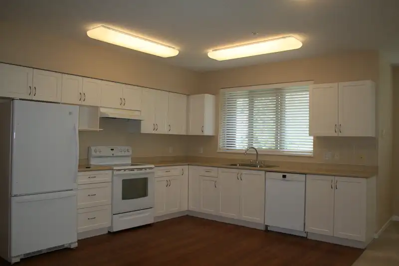 211 16068 83 AVENUE - photo 2 of 15