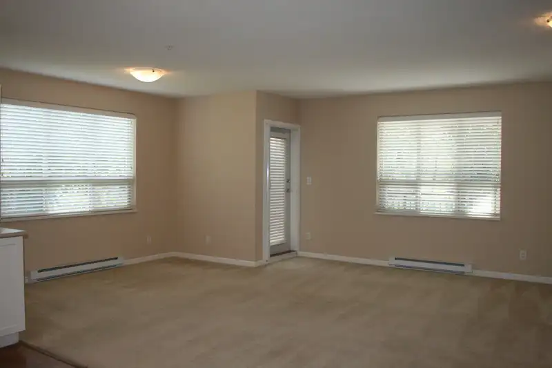 211 16068 83 AVENUE - photo 3 of 15