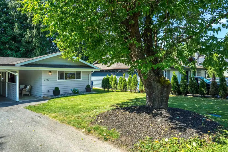 2742 SANDON DRIVE - photo 3 of 40