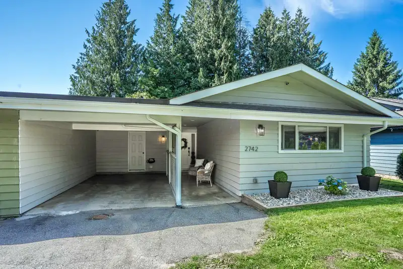 2742 SANDON DRIVE - photo 4 of 40
