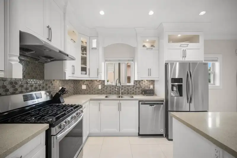 4986 INMAN AVENUE - photo 2 of 23