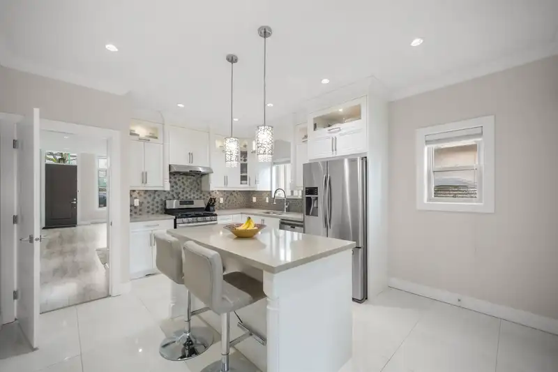 4986 INMAN AVENUE - photo 3 of 23