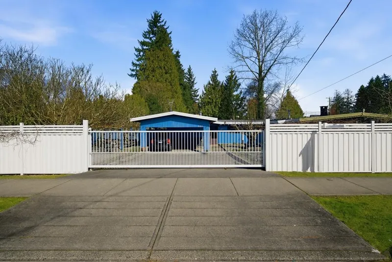 12337 98 AVENUE - photo 2 of 25