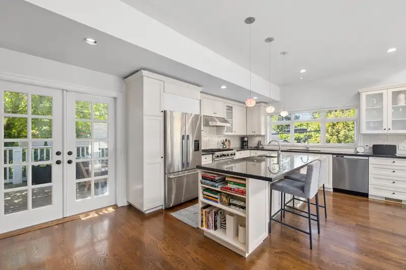 850 FOREST HILLS DRIVE - photo 3 of 39